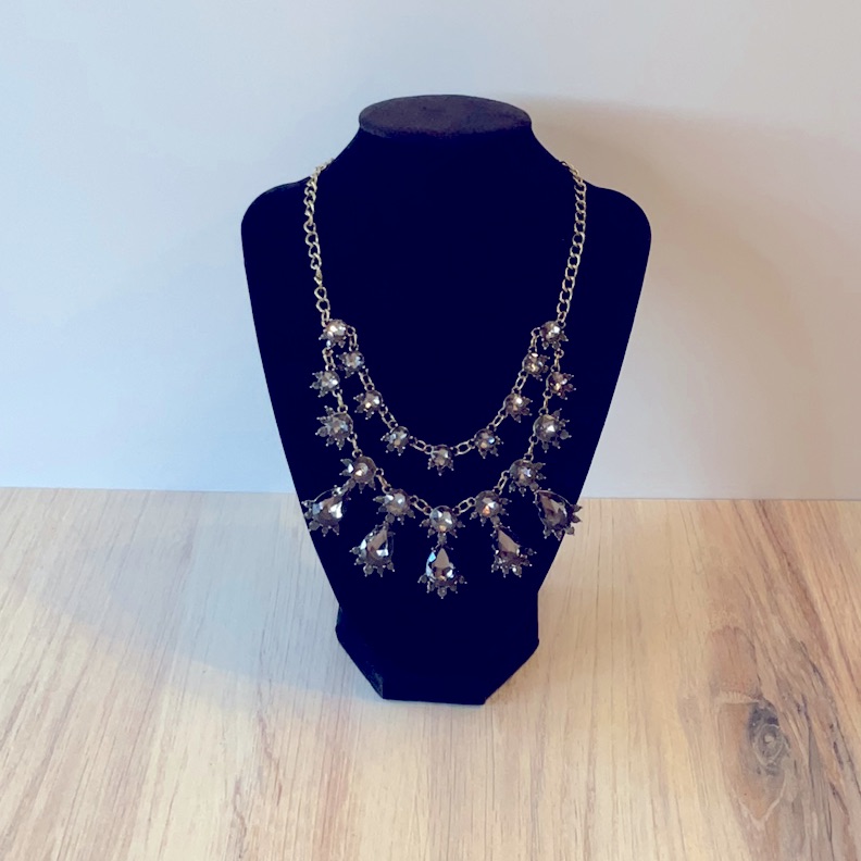 Beautiful Dressy Necklace 10$